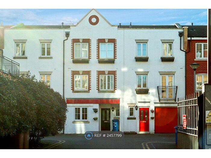 4 Bedroom Terraced House To Rent In Edgar Wallace Close, London, SE15