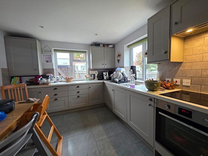 2 Bedroom Bungalow To Rent In Elm Park Gardens, South Croydon, CR2