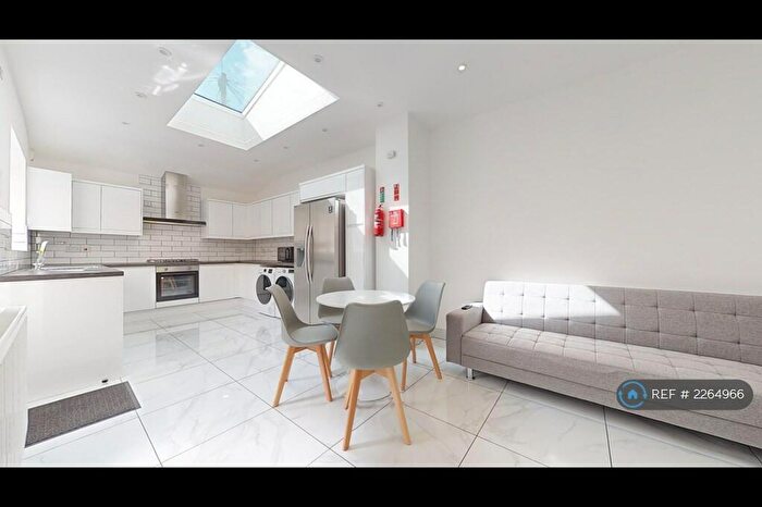 5 Bedroom Terraced House To Rent In South Grove, Manchester, M13