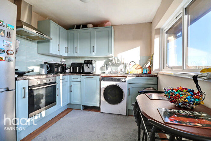 1 Bedroom Flat For Sale In Copse Avenue, Swindon, SN1