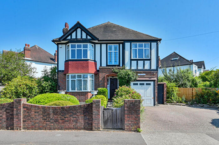 4 Bedroom Detached House For Sale In Buxton Drive, Coombe, New Malden, KT3