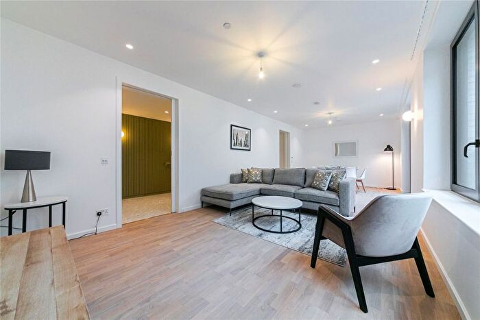 3 Bedroom Flat To Rent In Haverstock Hill, Chalk Farm, NW3