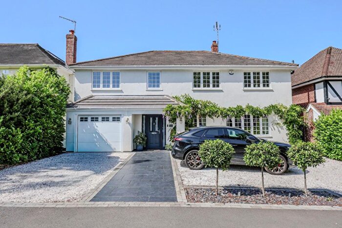 5 Bedroom Detached House For Sale In Woodlands Park, Leigh-On-Sea, SS9