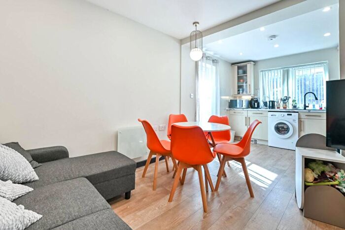 3 Bedroom Flat To Rent In Jupp Road, Stratford, London, E15