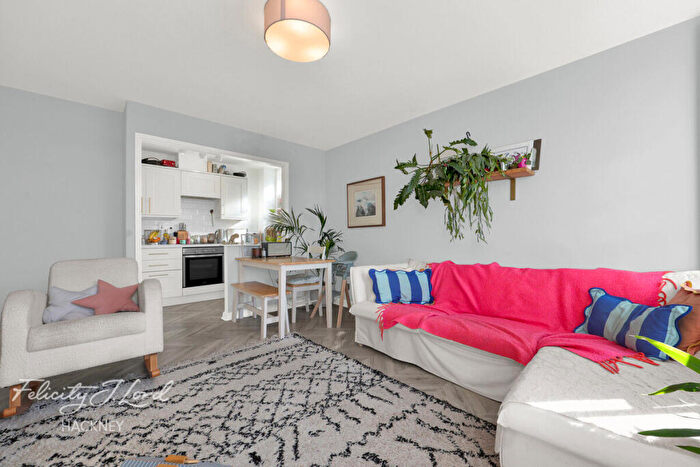 2 Bedroom Flat For Sale In Pickering Close, London, E9