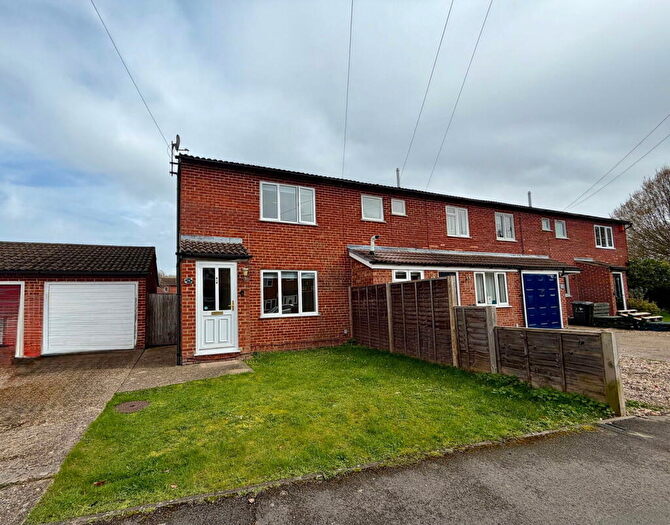 2 Bedroom Semi Detached House To Rent In Walton Way, Newbury, RG14