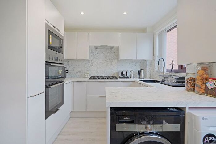 3 Bedroom Semi-detached House For Sale In Deanhead Drive, Owlthorpe, Sheffield, S20