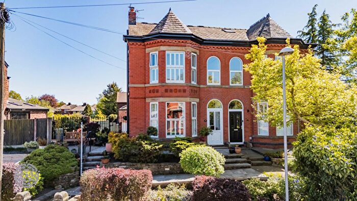 5 Bedroom Semi-Detached House For Sale In Hazelhurst Road, Worsley, Manchester, M28