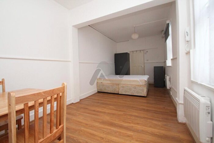 Studio To Rent In Seven Sisters Road, Finsbury Park, London, N4