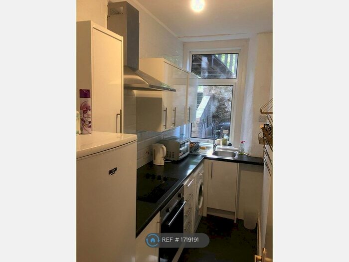 2 Bedroom Flat To Rent In Queen Street, Stirling, FK8