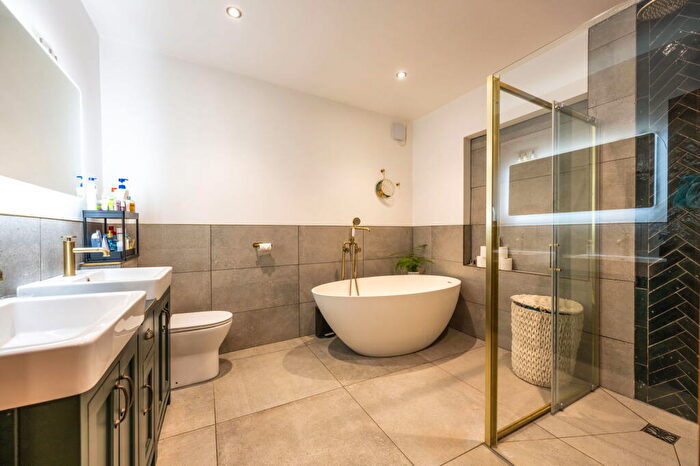 3 Bedroom Detached Bungalow For Sale In Highlands Road, Fareham, Hampshire, PO15