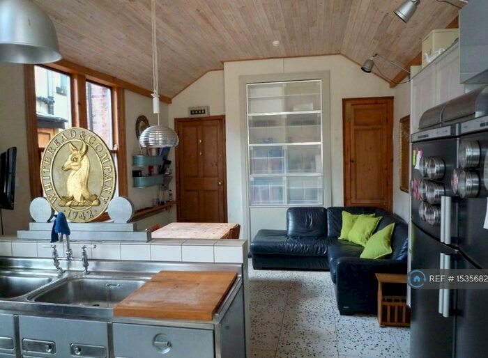 6 Bedroom Terraced House To Rent In Ridge Mount, Leeds, LS6