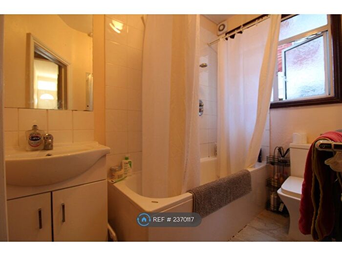 2 Bedroom Flat To Rent In Bickley Street, London, SW17