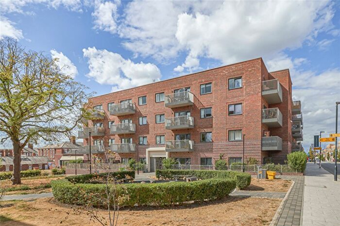 1 Bedroom Flat For Sale In Springfield Drive, London, SW17