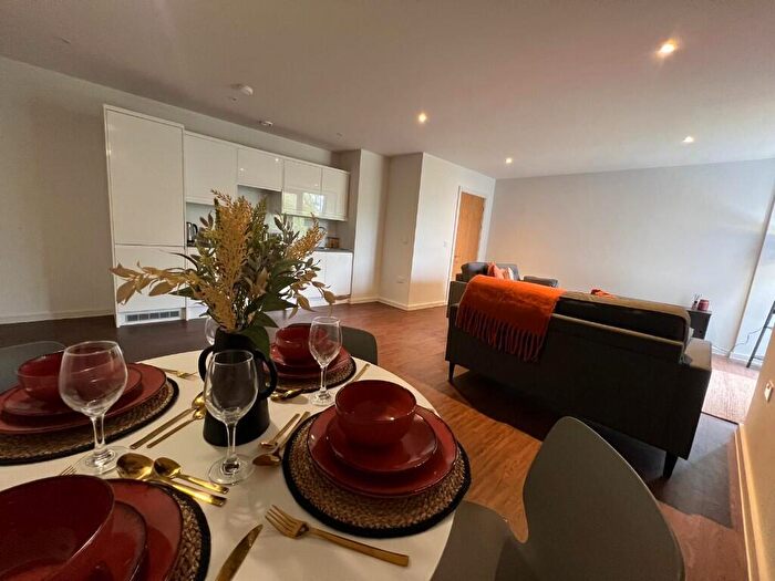 1 Bedroom Apartment To Rent In Longfield House, Headingley Park, Victoria Road, Leeds, West Yorkshire, LS6