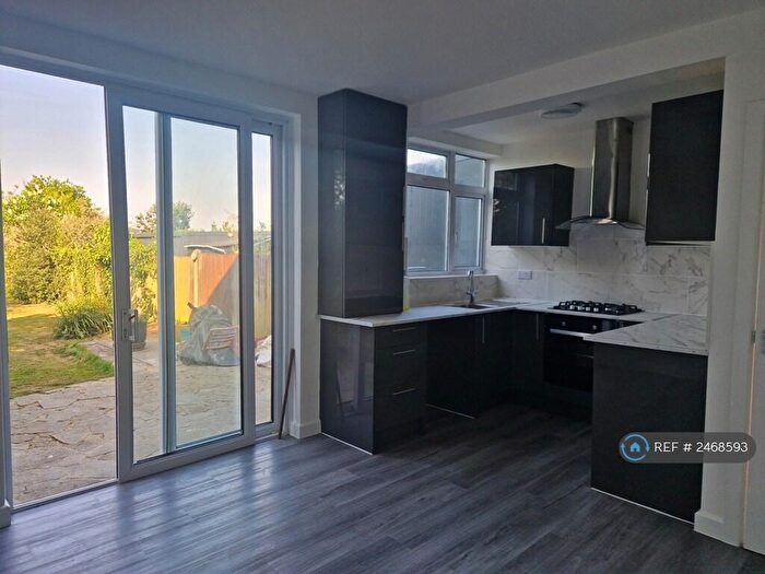 3 Bedroom End Of Terrace House To Rent In Poynters Road, Luton, LU4