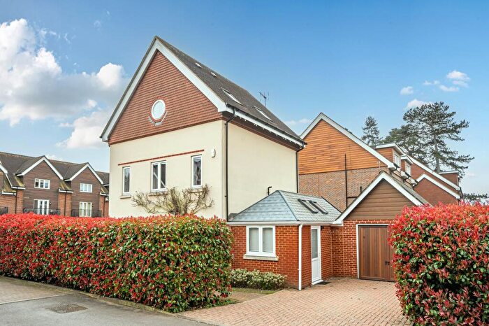 4 Bedroom Detached House For Sale In Mulberry Way, Ashtead, KT21