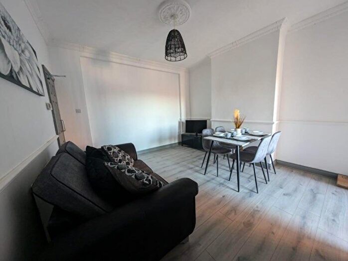 4 Bedroom House To Rent In Dyke Street, Stoke-on-Trent, ST1