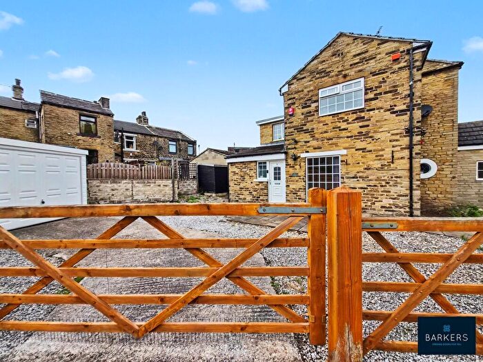 3 Bedroom Detached House For Sale In Railway Cottage, Elizabeth Avenue, Wyke, BD12