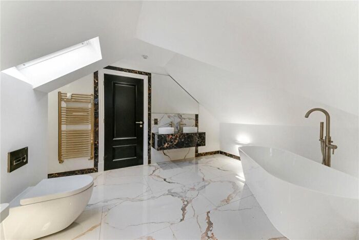 4 Bedroom Detached House For Sale In Gilhams Avenue, Banstead, Surrey, SM7