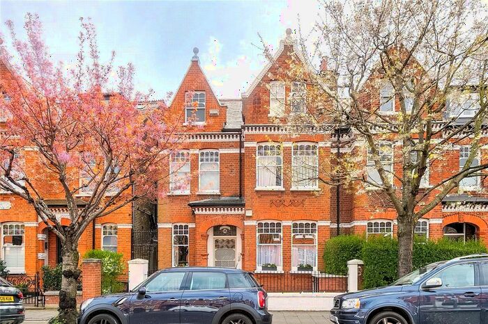2 Bedroom Flat To Rent In Ritherdon Road, London, SW17