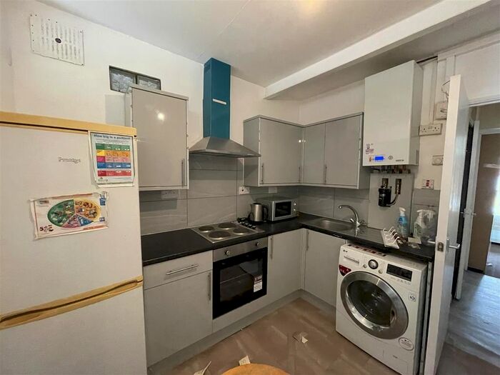 1 Bedroom Flat To Rent In Lampton Avenue, Hounslow, TW3