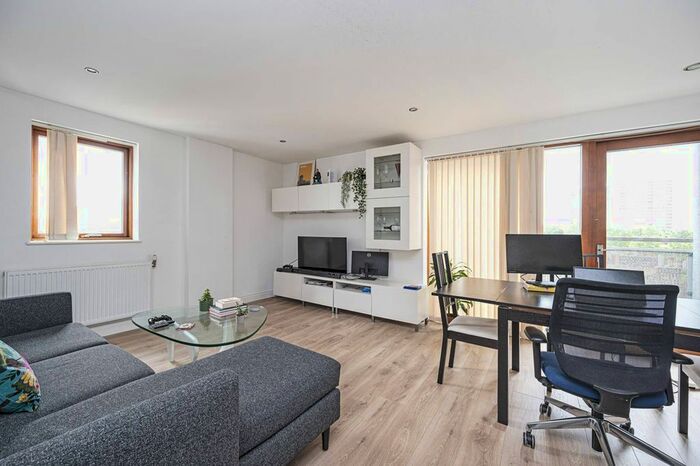 2 Bedroom Flat To Rent In Trevithick Way, Bow, London, E3