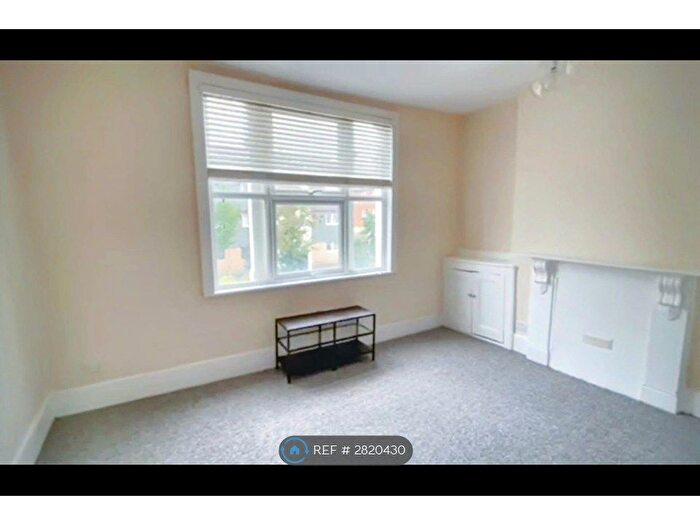 3 Bedroom Flat To Rent In Vicarage Lane, London, E15