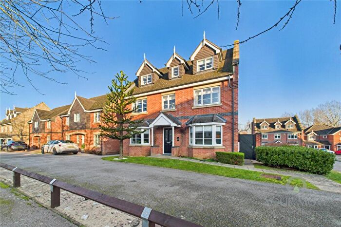 5 Bedroom Detached House For Sale In Bluebell Rise, Grange Park, Northampton, NN4