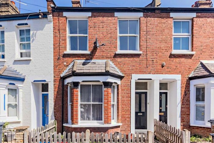 2 Bedroom Flat To Rent In Castle Road, Isleworth TW7