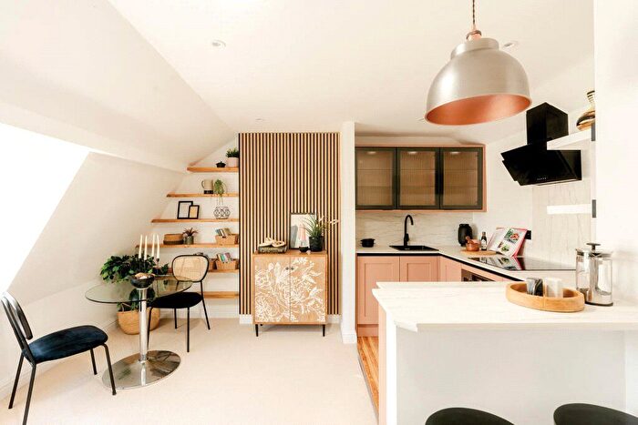 1 Bedroom Flat For Sale In Meridian Place, Bristol, Somerset, BS8