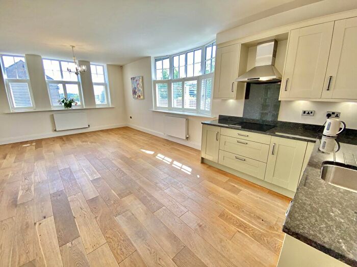 2 Bedroom Apartment To Rent In Apartment Totley Hall Lane Sheffield, S17