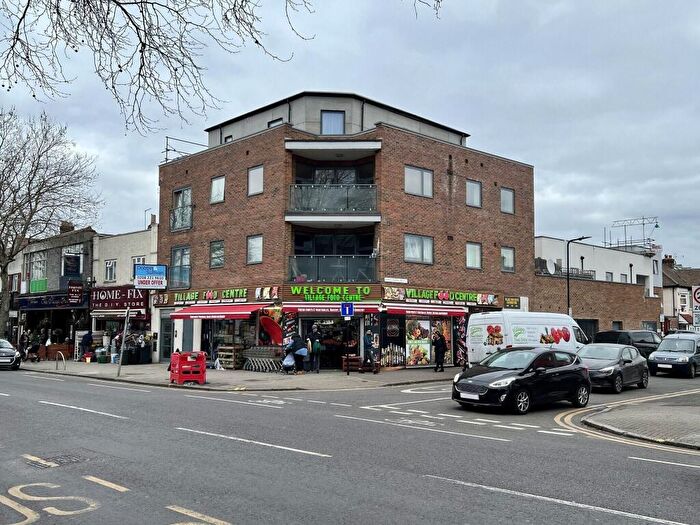 2 Bedroom Apartment To Rent In Chingford Mount Road, London, E4