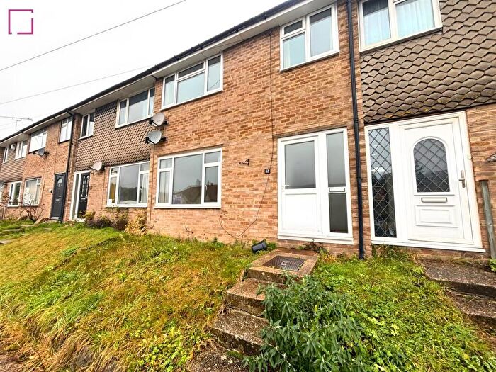 3 Bedroom Terraced House For Sale In Princes Avenue, Chatham, ME5