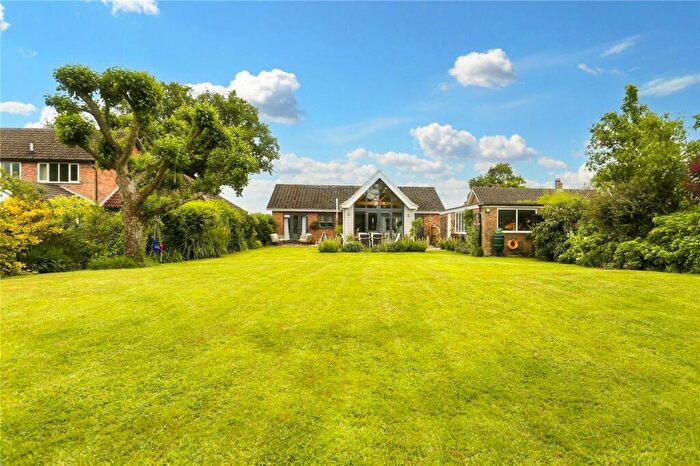 4 Bedroom Bungalow For Sale In Wymondham Road, Wreningham, Norwich, Norfolk, NR16