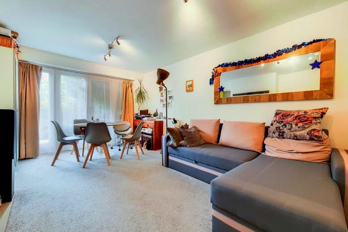 2 Bedroom Maisonette To Rent In Brentmead Close, London, W7