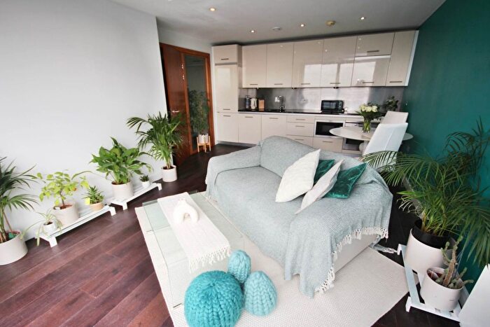 2 Bedroom Flat For Sale In The Quays, Salford, M50