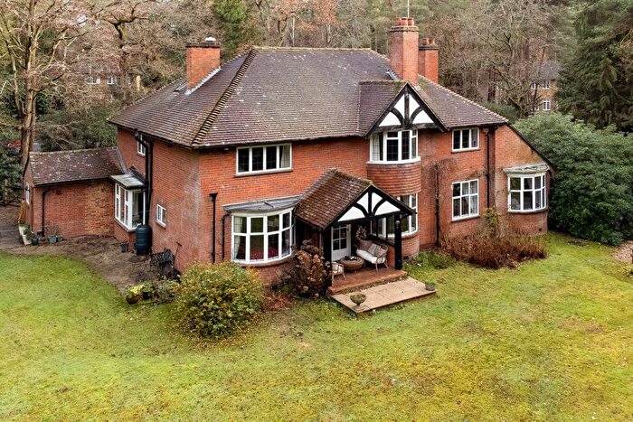 4 Bedroom Detached House For Sale In Reading Road North, Fleet, GU51