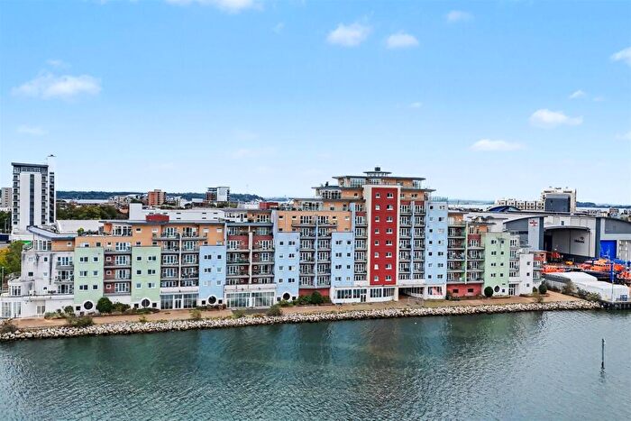 2 Bedroom Flat To Rent In Poole, BH15