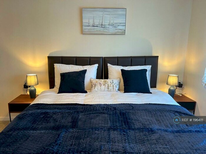 3 Bedroom Semi-Detached House To Rent In Carpenter Close, Oxford, OX4