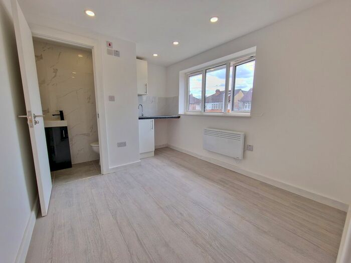 Studio To Rent In Maple Road, Hayes, UB4