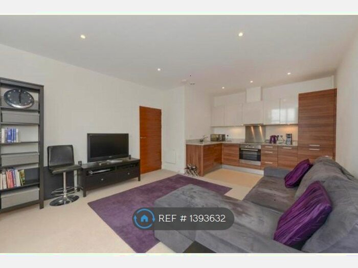 1 Bedroom Flat To Rent In Bromyard House, Acton, W3