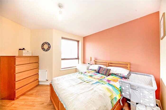 1 Bedroom Flat For Sale In Spottiswood Court, Harry Close, Croydon, CR0