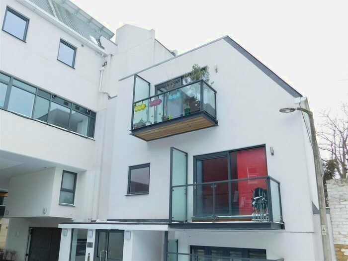 1 Bedroom Flat To Rent In St. Marys Road, Surbiton, KT6