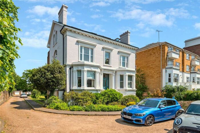 2 Bedroom Flat To Rent In Upper Richmond Road, London, SW15