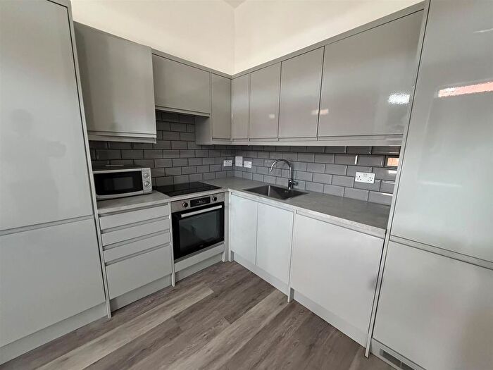 1 Bedroom Studio To Rent In Woodside Park Road, London, N12