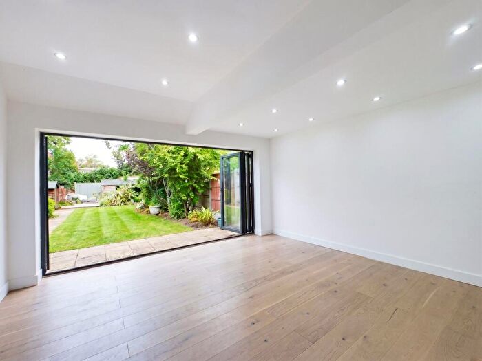 3 Bedroom Bungalow To Rent In Chestnut Grove, Hainault, IG6
