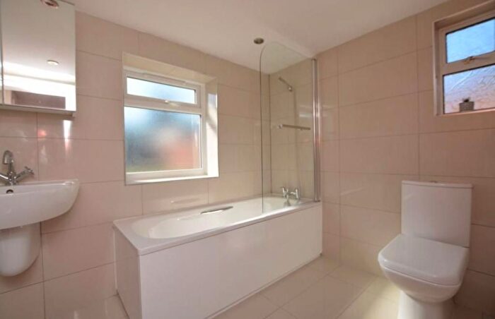 3 Bedroom Detached House To Rent In Park Street, Slough, Berkshire, England, SL1