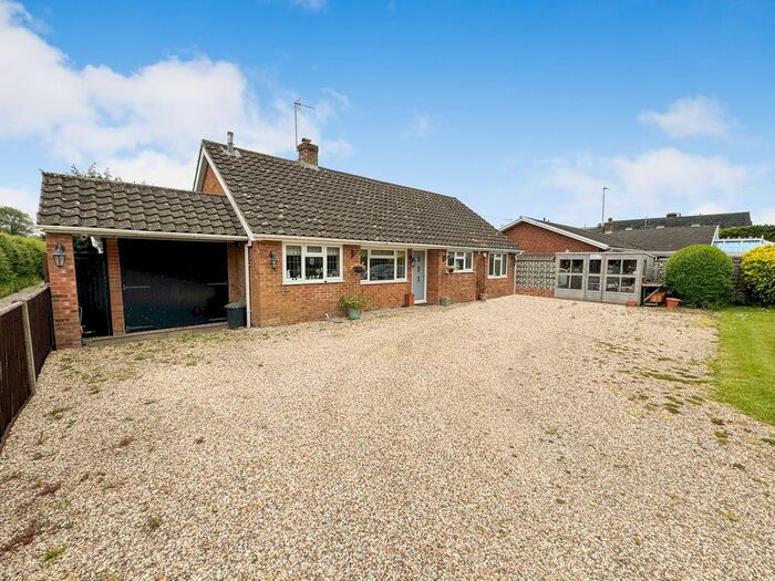 3 Bedroom Detached Bungalow For Sale In Bath Road, Padworth, Reading, RG7