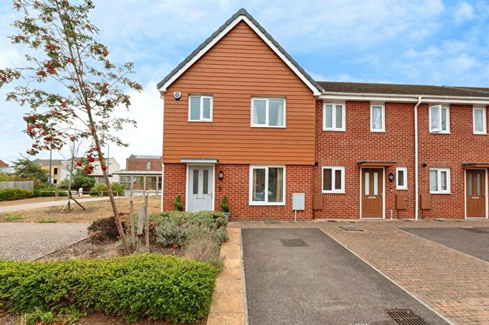 3 Bedroom End Of Terrace House For Sale In Muir Drive, Dartford, Kent, DA1